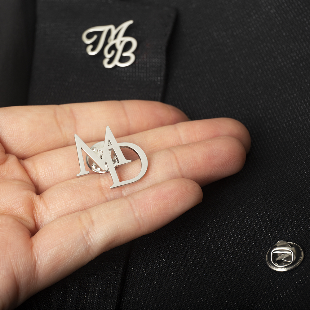 Tangula Custom Initials Brooch - Men'S Grooming Daily reseña y precio